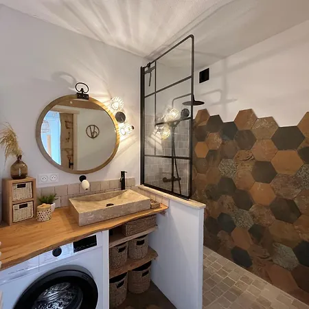 - T3 Avec Terrasse, Vue Et Parking - Fr-1-319-593 *