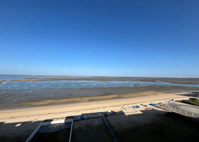 - T3 Avec Terrasse, Vue Et Parking - Fr-1-319-593 *