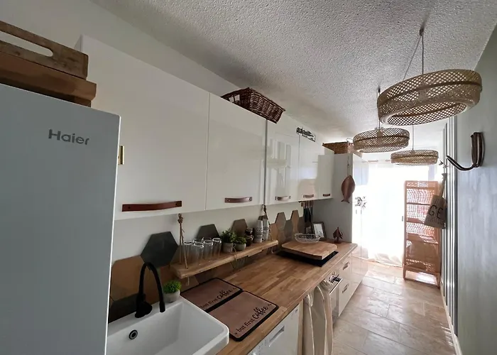 - T3 Avec Terrasse, Vue Et Parking - Fr-1-319-593 Apartment *